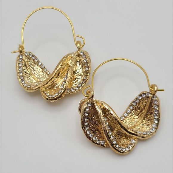 Macy's Rhinestone dangle earrings goldtone, pierced, wires - Picture 1 of 5